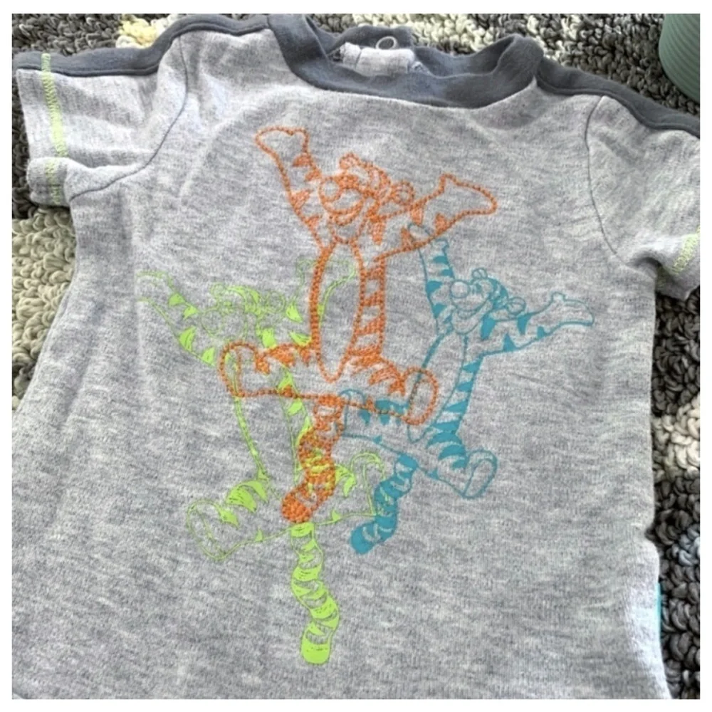Vintage Disney Tigger Pooh Graphic Gray Onesie Bodysuit Outfit 3-6 Months